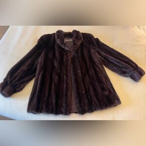 Size small (8) Natural Mahogany Mink Jacket 
Origin: Finland.